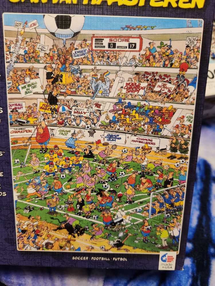 Soccer - Ceaco puzzle collectible [Barcode 021081023719] - Main Image 2