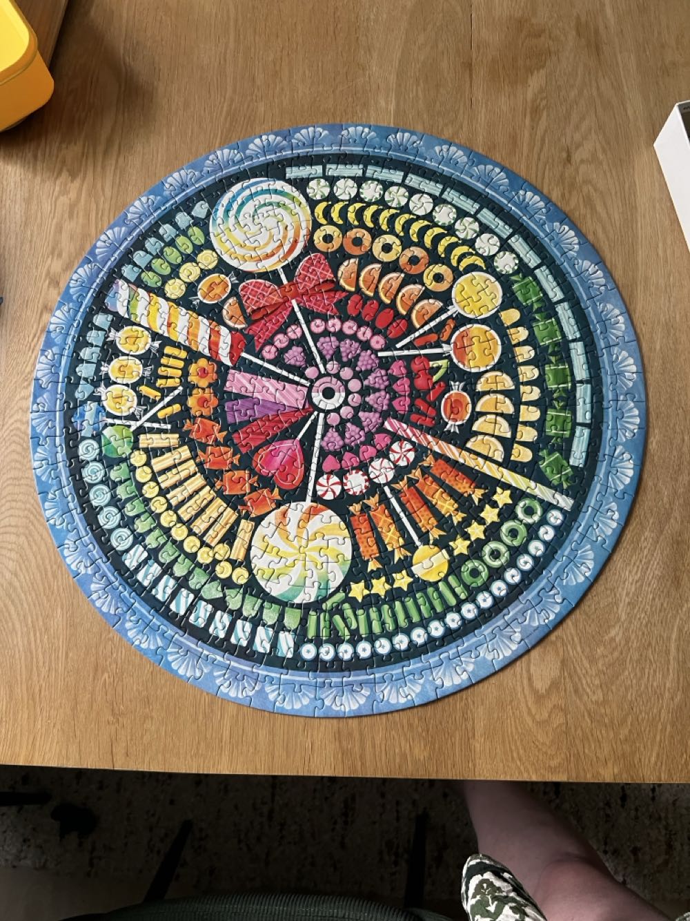 Circle Of Colors - Candy * Keeper* - Ravensburger puzzle collectible [Barcode 4005556173501] - Main Image 2