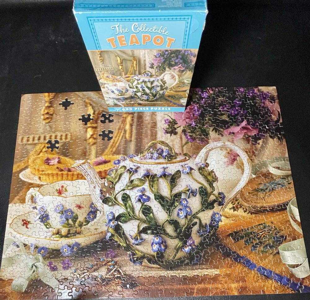 The Collectible Teapot # 2 Flowers - Ceaco 🇺🇸 puzzle collectible [Barcode 021081023580] - Main Image 2