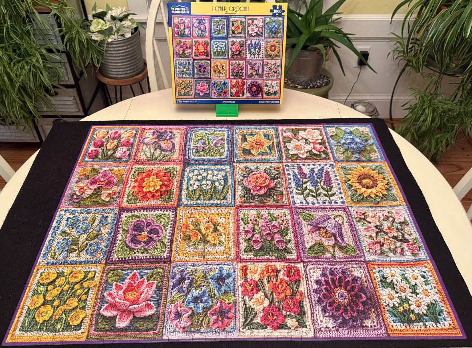 Flower Crochet - White Mountain 🇺🇸 puzzle collectible [Barcode 724819268962] - Main Image 2