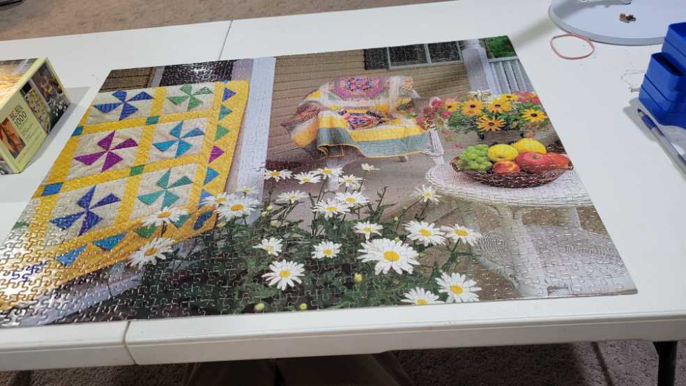 Quilts - Big Ben Hasboro puzzle collectible [Barcode 032244049620] - Main Image 2