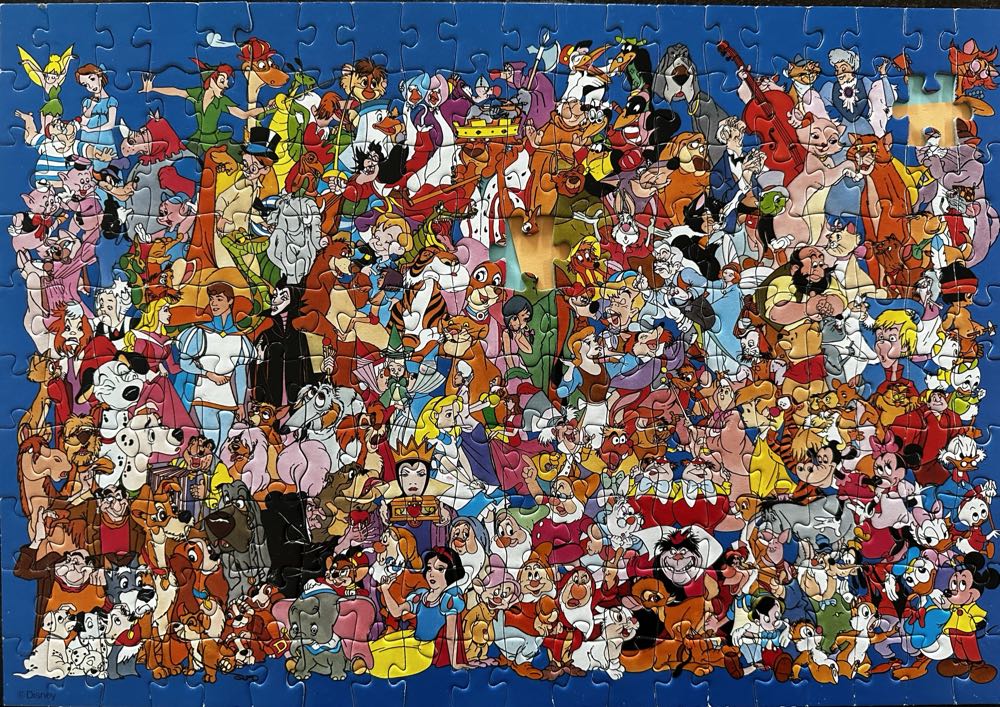 Family of Characters - Educa puzzle collectible [Barcode 8411349072399] - Main Image 2