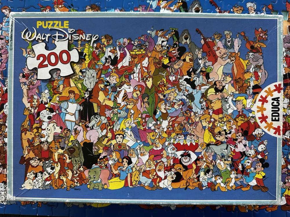 Family of Characters - Educa puzzle collectible [Barcode 8411349072399] - Main Image 4