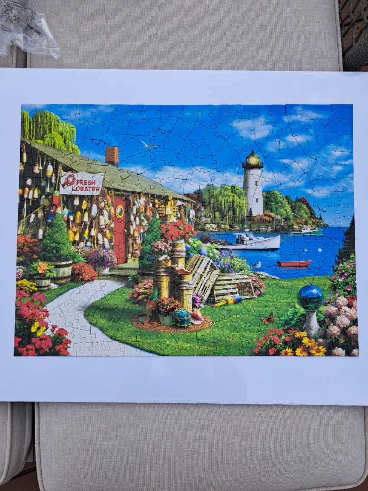Lobster Bay - MasterPieces puzzle collectible [Barcode 705988626821] - Main Image 3