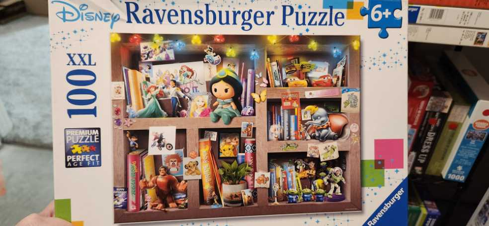 Cat’s Christmas Collection Cabinet