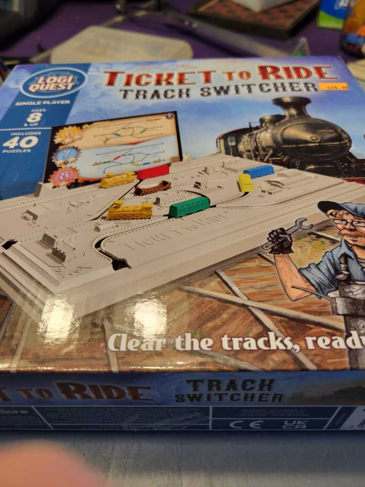 Hello Kitty In Paris