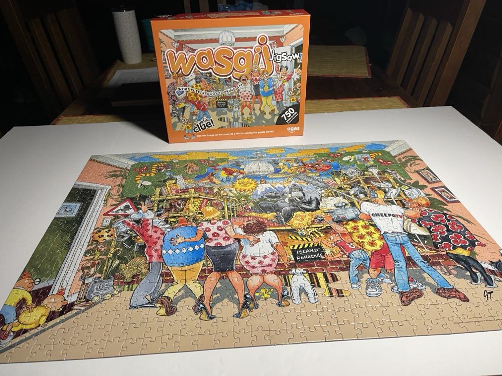 Wasgij: Changing Rooms - Roseart puzzle collectible [Barcode 072348973315] - Main Image 2