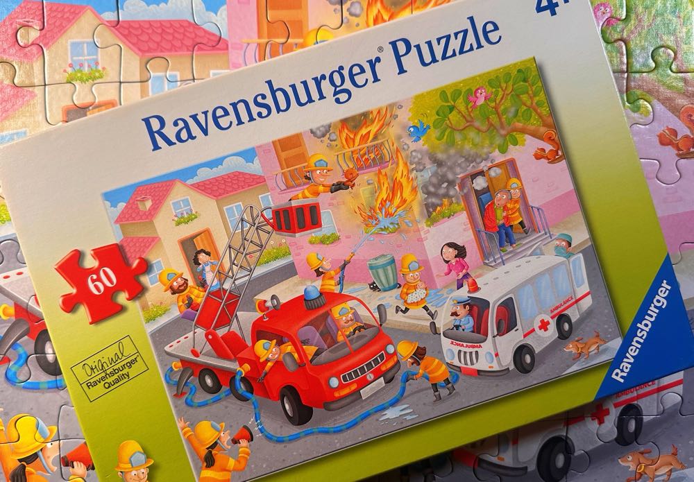 Firefighter Rescue! - Ravensburger Czech Republic puzzle collectible [Barcode 4005556096411] - Main Image 3