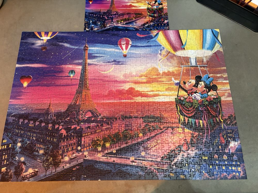 Mickey And Minnie In Paris - Trefl 🇵🇱 puzzle collectible [Barcode 5900511109177] - Main Image 2