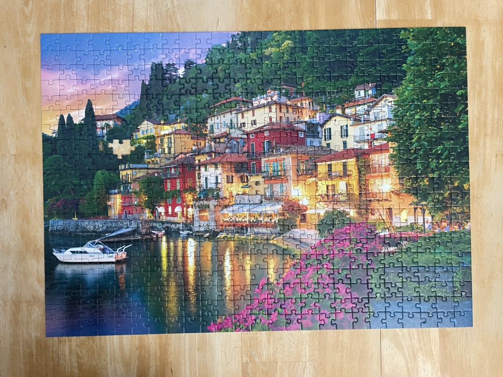 Lake Como, Italy - Trefl puzzle collectible [Barcode 5900511372908] - Main Image 3
