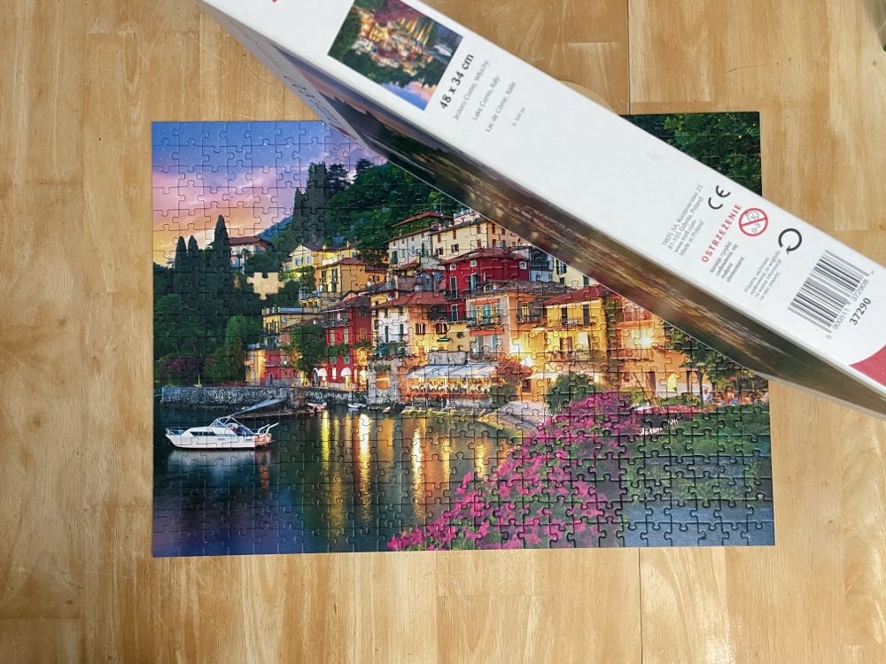 Lake Como, Italy - Trefl puzzle collectible [Barcode 5900511372908] - Main Image 4