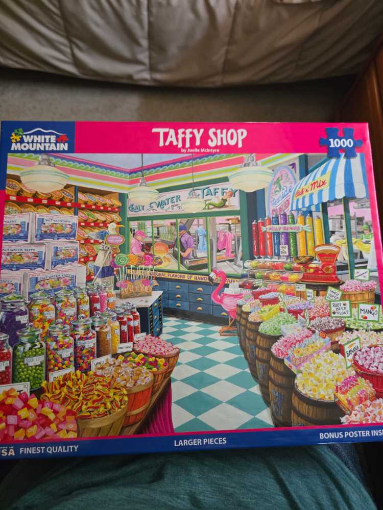 Taffy Shop - White Mountain puzzle collectible [Barcode 724819269006] - Main Image 2