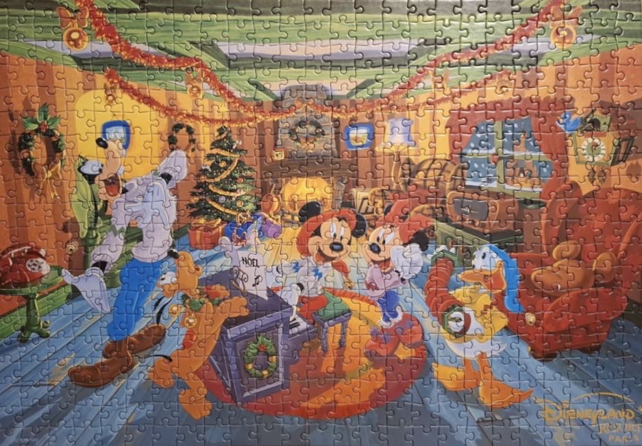 Disneyland Paris Merry Christmas - Clementoni puzzle collectible [Barcode 2075630030015] - Main Image 3