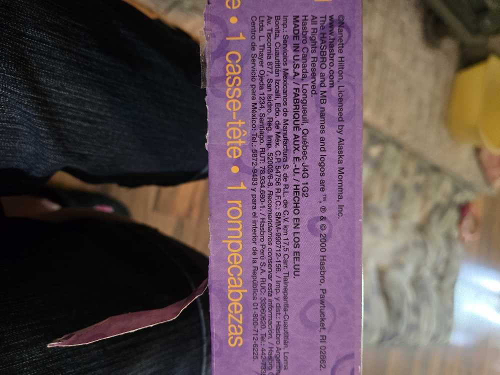 A Balanced Diet - Milton Bradley puzzle collectible [Barcode 076930490143] - Main Image 2