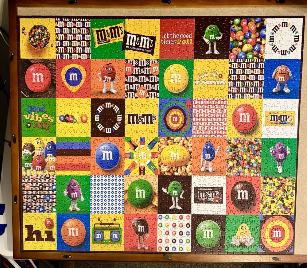 M&M’s Fun - White Mountain puzzle collectible [Barcode 724819268832] - Main Image 2