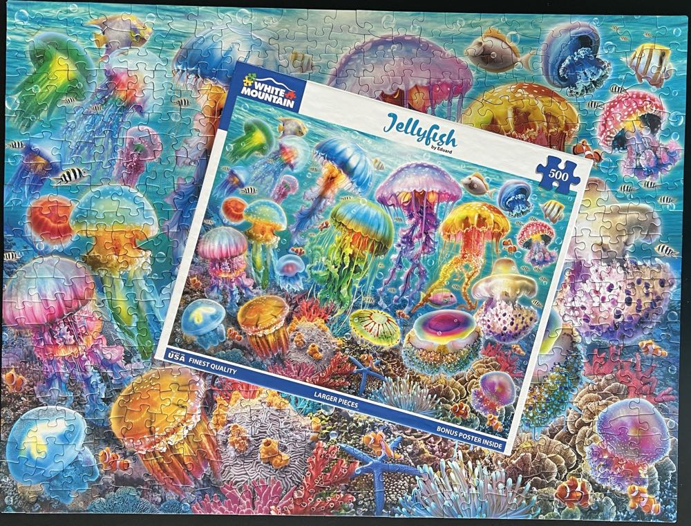 Jellyfish - White Mountain puzzle collectible [Barcode 724819269044] - Main Image 4