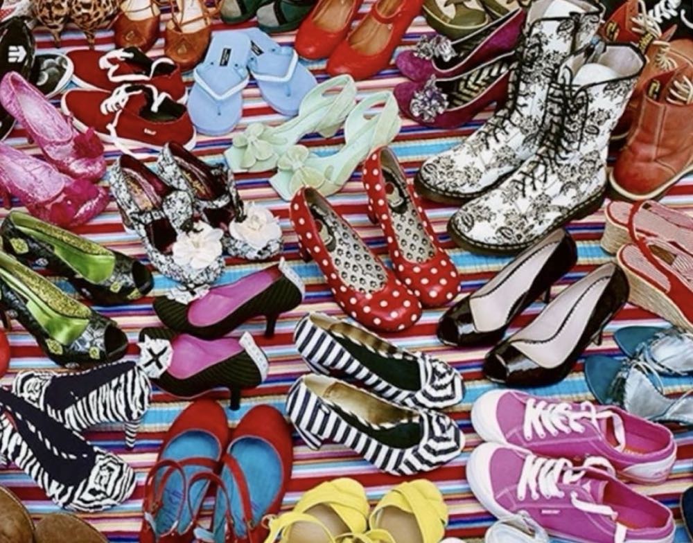 Perplexing Puzzles 6 : Shoe Heaven - Ravensburger puzzle collectible [Barcode 4005556195602] - Main Image 2