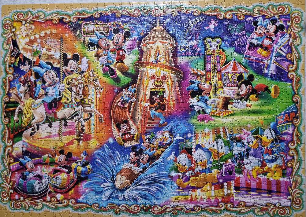 Mickey & Friends Carnival  Disney And - Crown puzzle collectible [Barcode 9317762204142] - Main Image 3