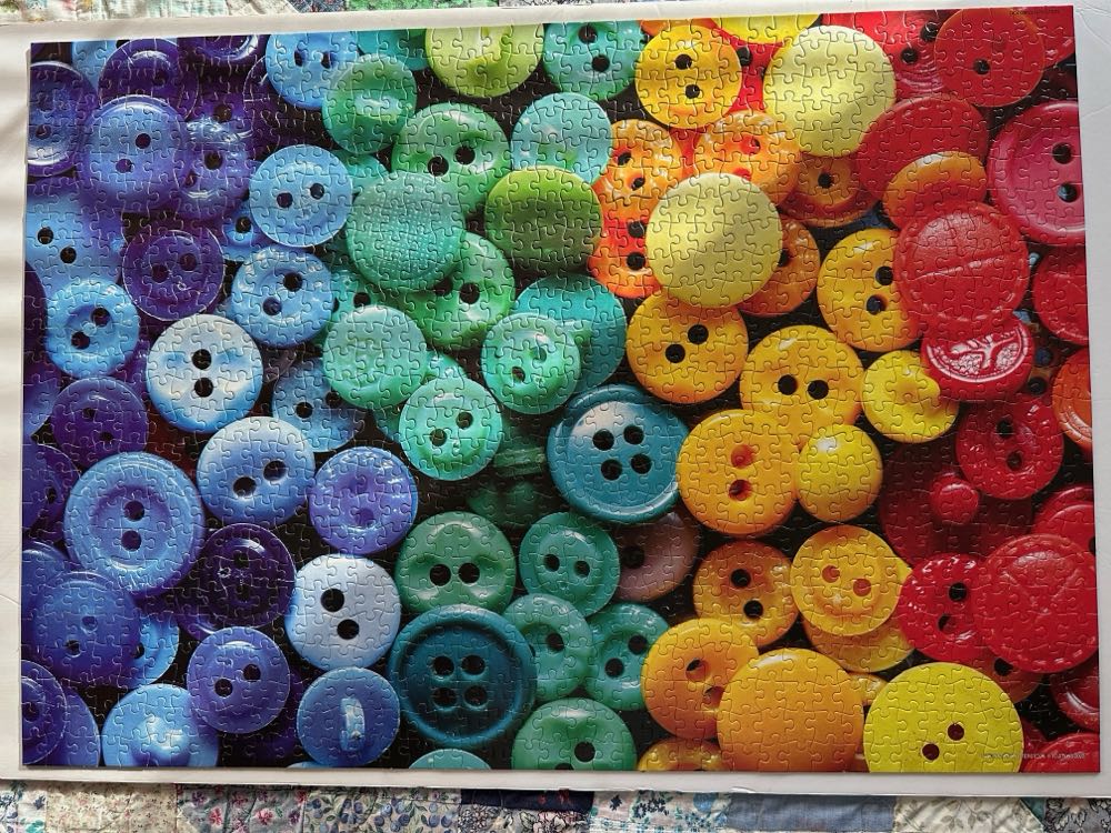 Colorful Buttons - Tcg puzzle collectible [Barcode 686141880475] - Main Image 2