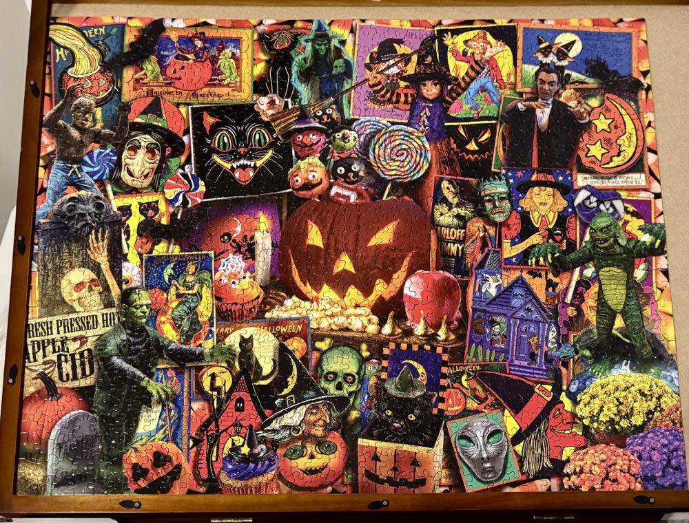 Halloween Season  - White Mountain puzzle collectible [Barcode 724819268863] - Main Image 2