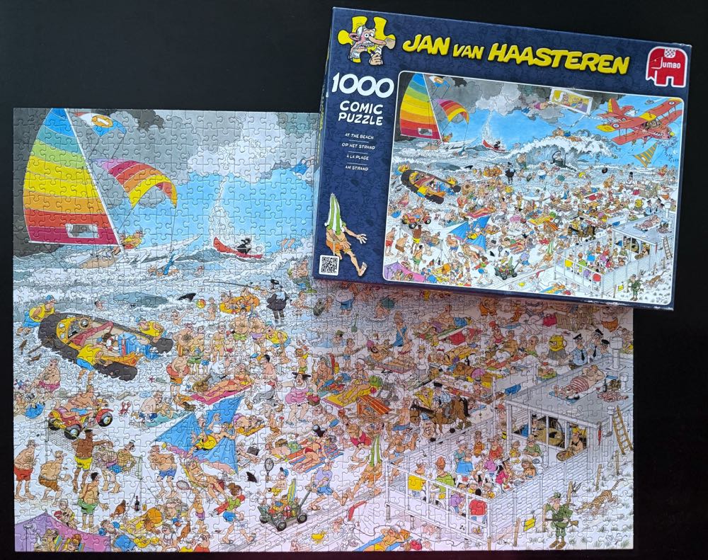 At the Beach* - Jumbo puzzle collectible [Barcode 8710126016527] - Main Image 3