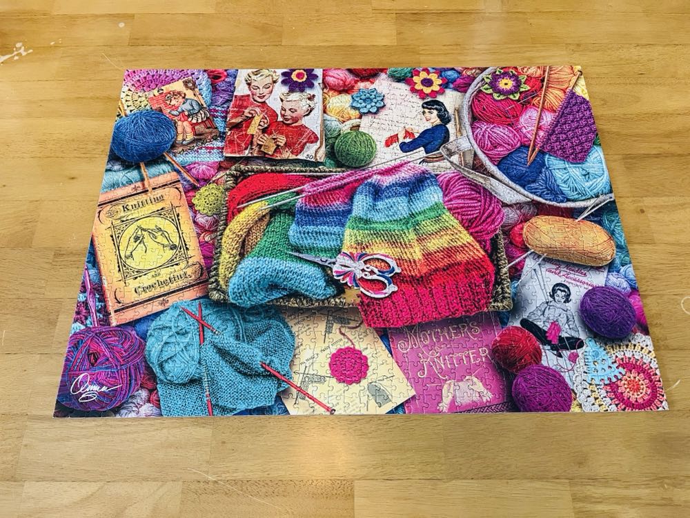 Vintage Knitting - Buffalo Aimee Stewart puzzle collectible [Barcode 079346127467] - Main Image 2