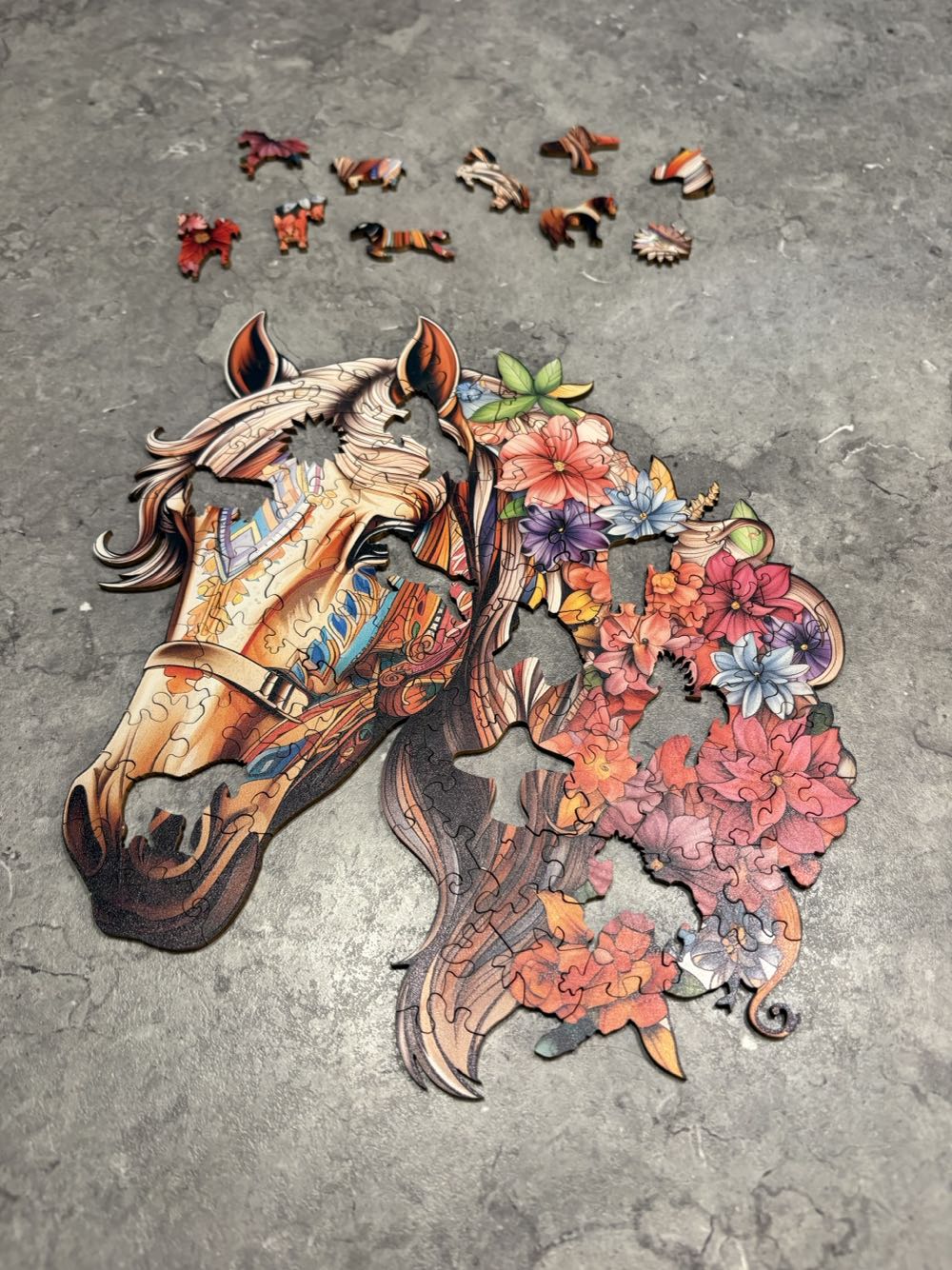 Gentle Horse - Wood Bests puzzle collectible - Main Image 2