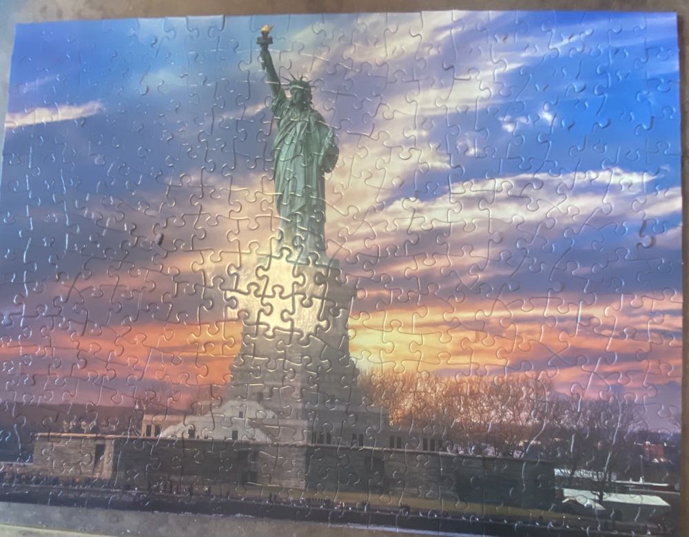 Statue Of Liberty - Bits & Pieces puzzle collectible [Barcode 192949087997] - Main Image 2