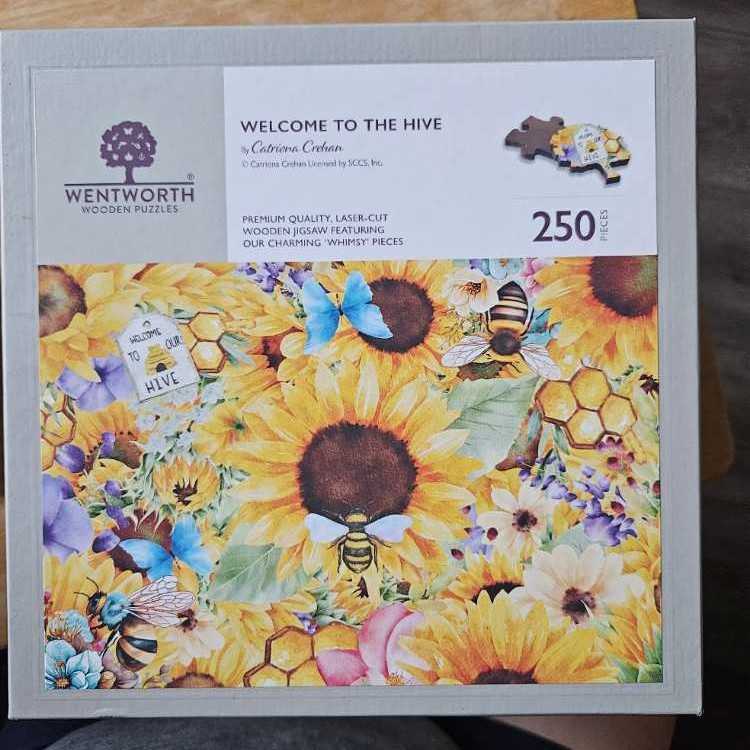 Welcome To The Hive - Wentworth Wooden Puzzles 🇬🇧 puzzle collectible [Barcode 6050265402242] - Main Image 2