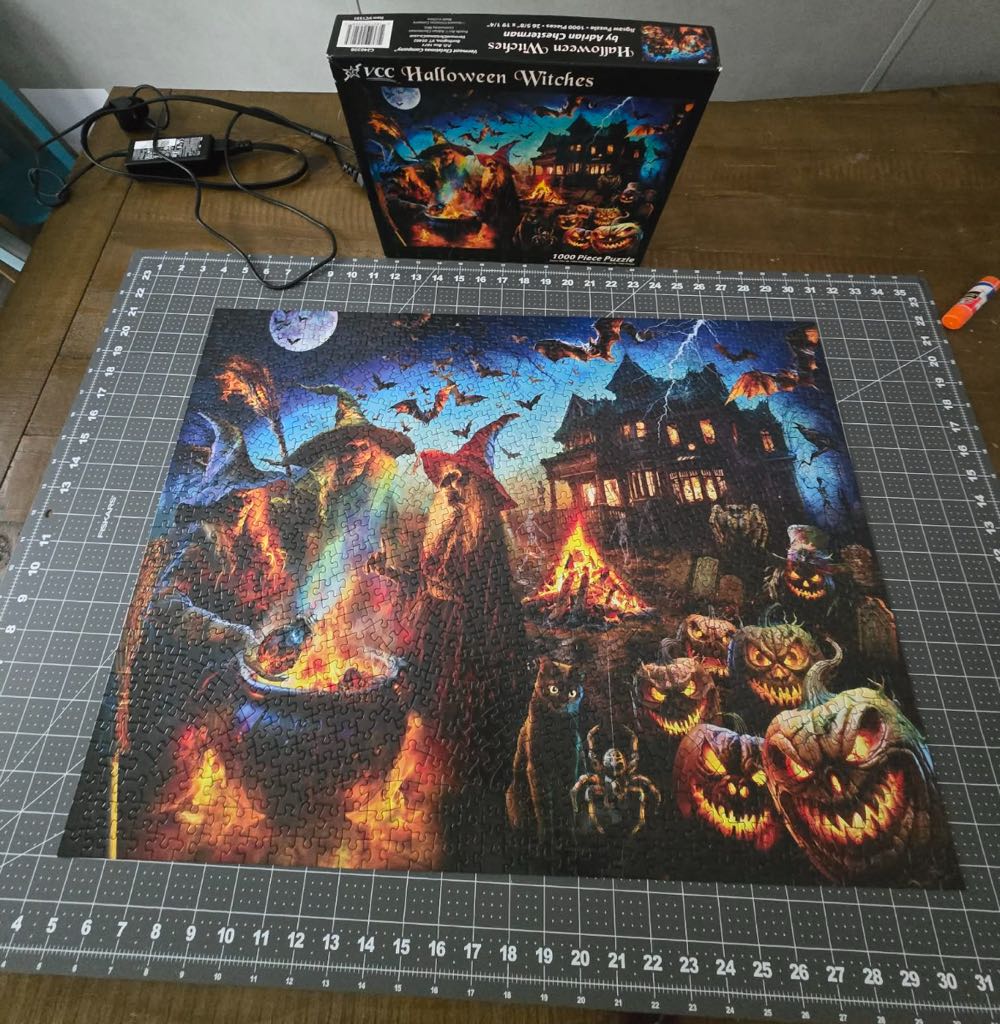 Halloween Witches ✅ - Vermont Christmas Company puzzle collectible [Barcode 819273025265] - Main Image 3