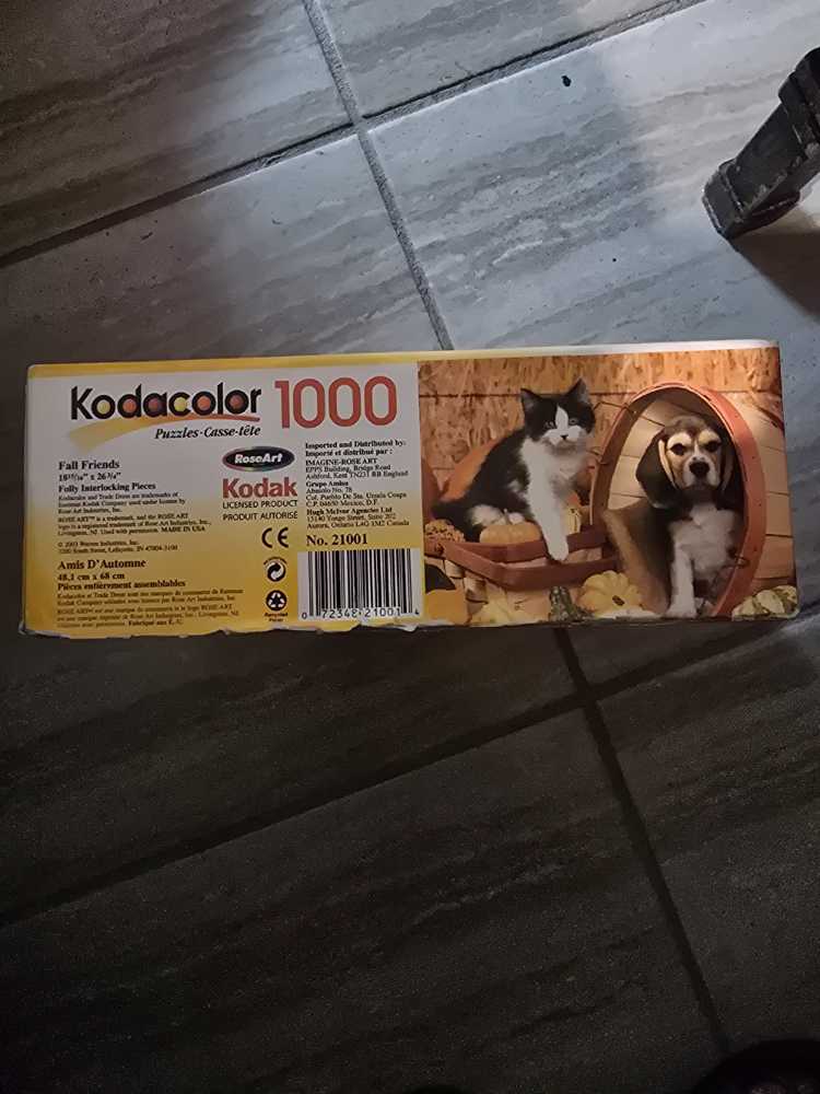 Fall Friends - Kodak puzzle collectible [Barcode 072348210014] - Main Image 2