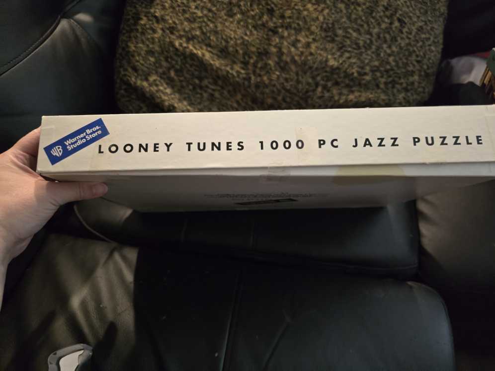 Looney Tunes  - Warner Bros. Studio Store puzzle collectible - Main Image 2