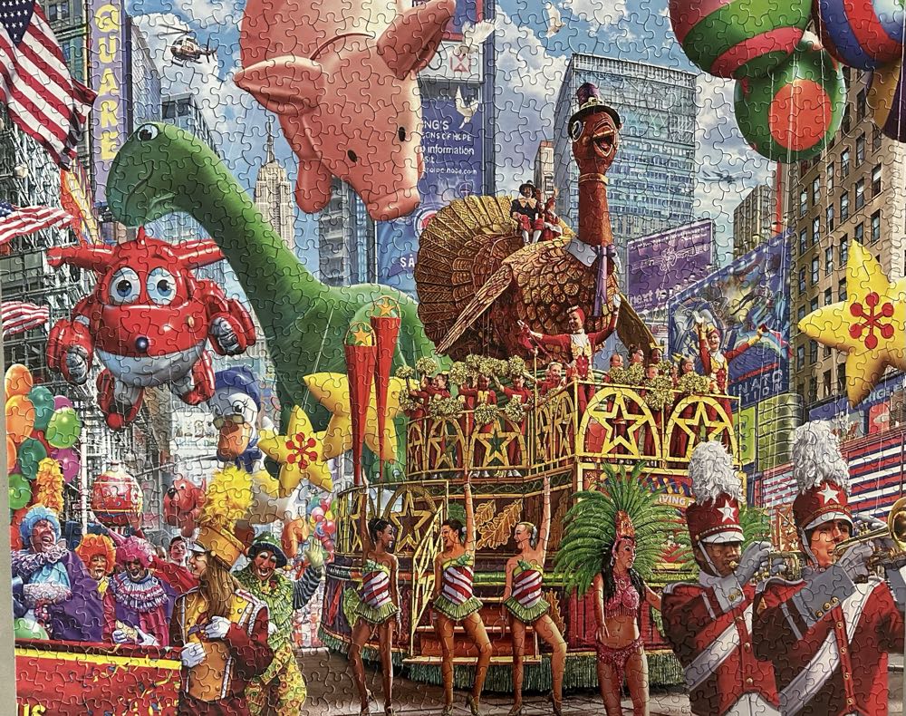Sold - Thanksgiving Parade - White Mountain puzzle collectible - Main Image 2