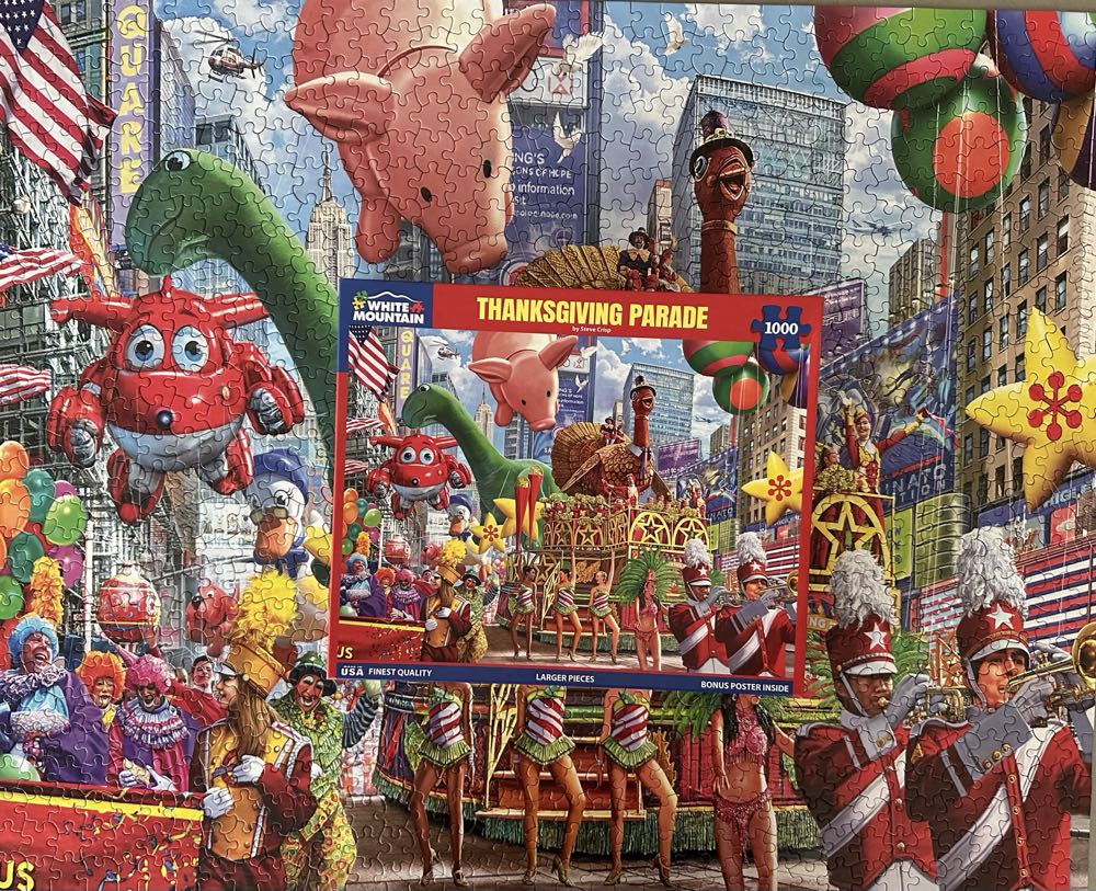Sold - Thanksgiving Parade - White Mountain puzzle collectible - Main Image 3