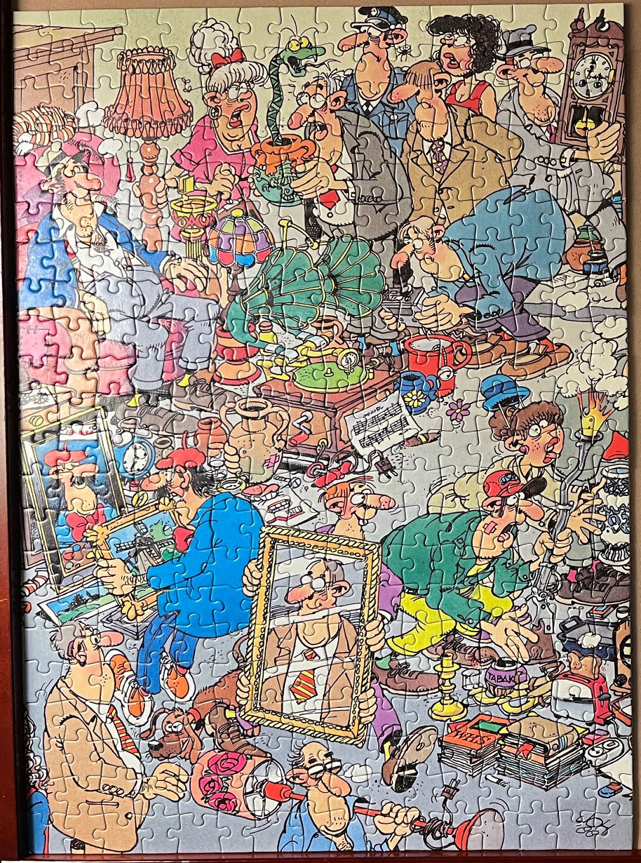 Antique Antics - WHSmith Exclusive Collection puzzle collectible [Barcode 00070607] - Main Image 2