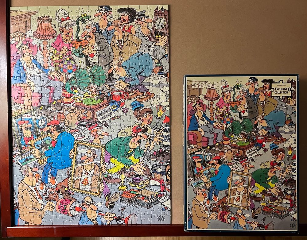 Antique Antics - WHSmith Exclusive Collection puzzle collectible [Barcode 00070607] - Main Image 3