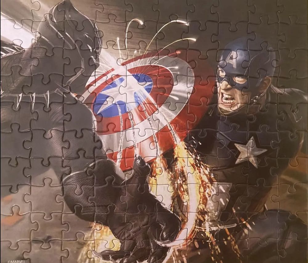 0032 Cardinal: Captain America Vs Black Panther - Cardinal puzzle collectible - Main Image 2