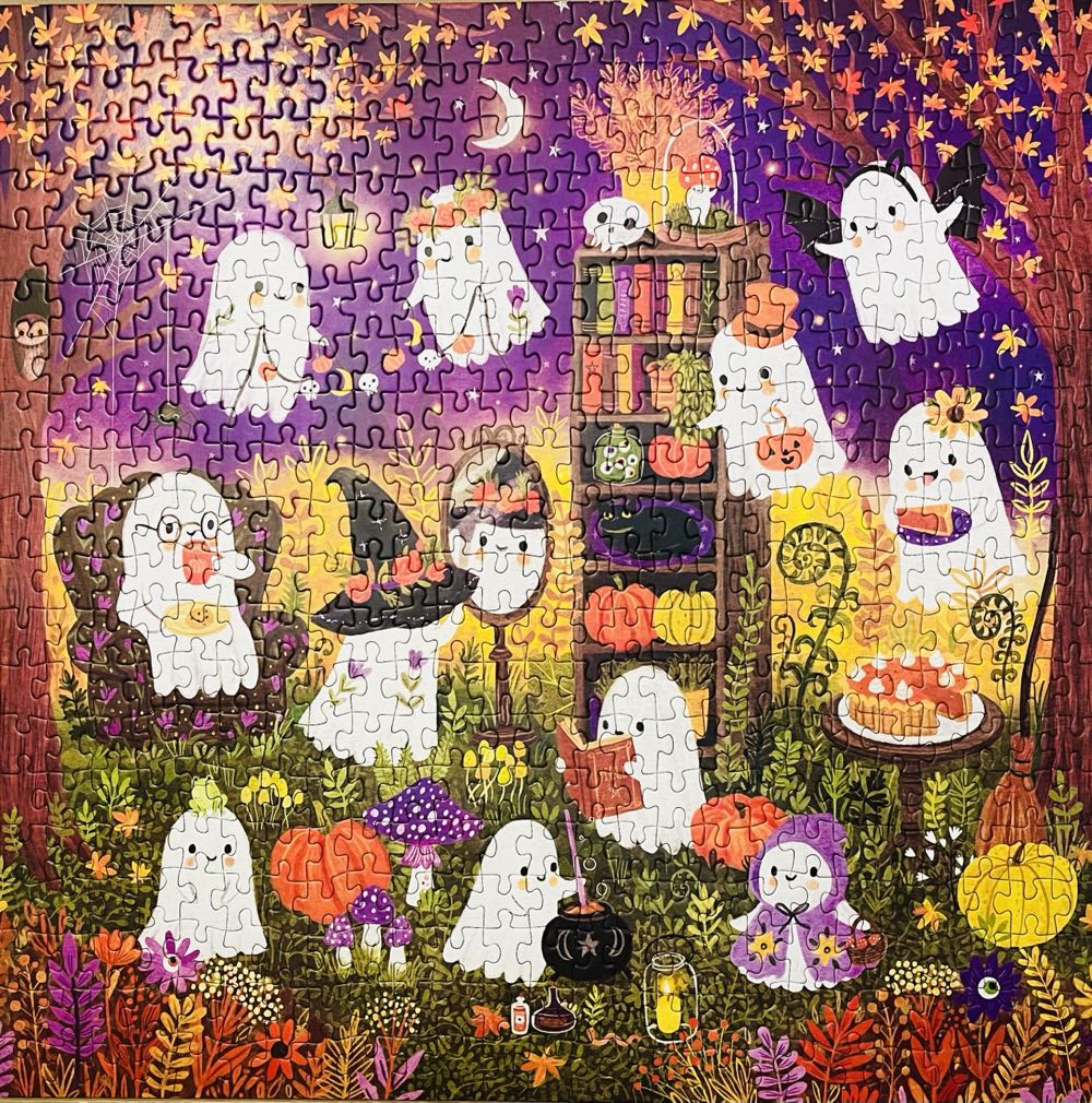 Ghostly Gathering - L👀k For - Mudpuppy puzzle collectible [Barcode 9780735386648] - Main Image 4