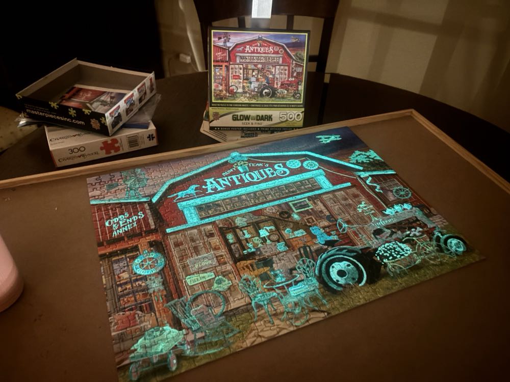 Antique Roadshow - Master Pieces puzzle collectible [Barcode 705988607738] - Main Image 3