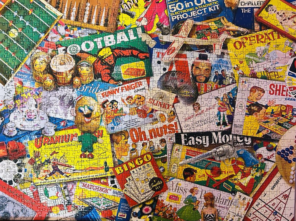 0224 Masterpieces: Family Game Night - MasterPieces puzzle collectible [Barcode 705988525506] - Main Image 2