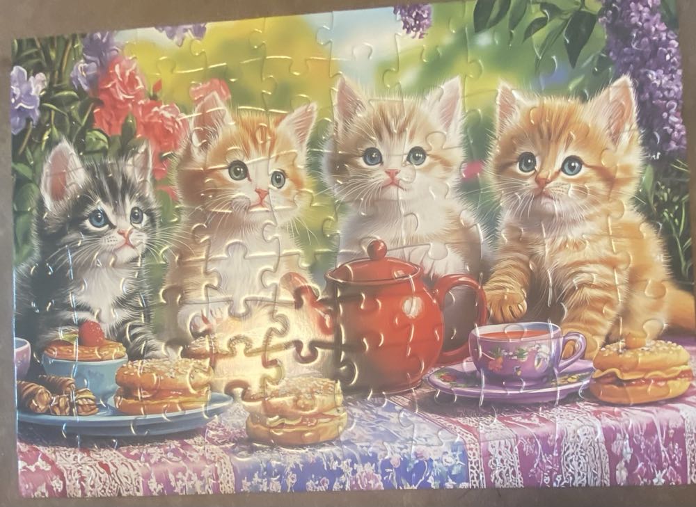 Kittens Having Lunch - Ce puzzle collectible - Main Image 2