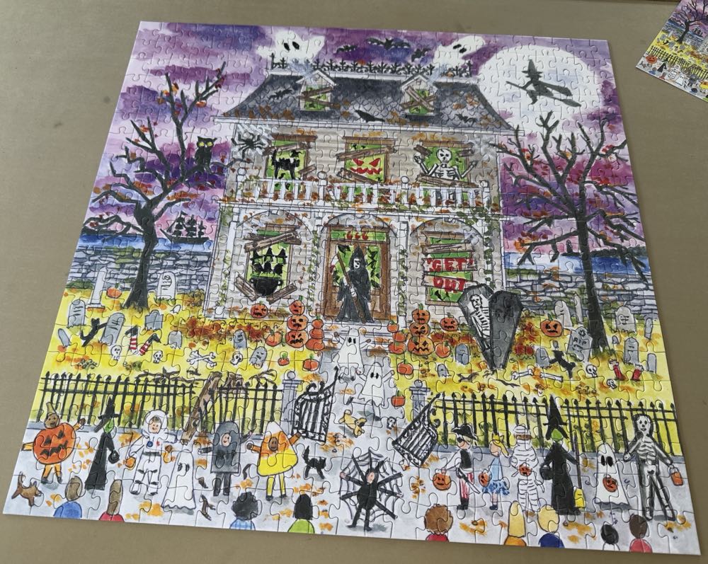 Haunted House - Galison puzzle collectible [Barcode 9780735386129] - Main Image 2