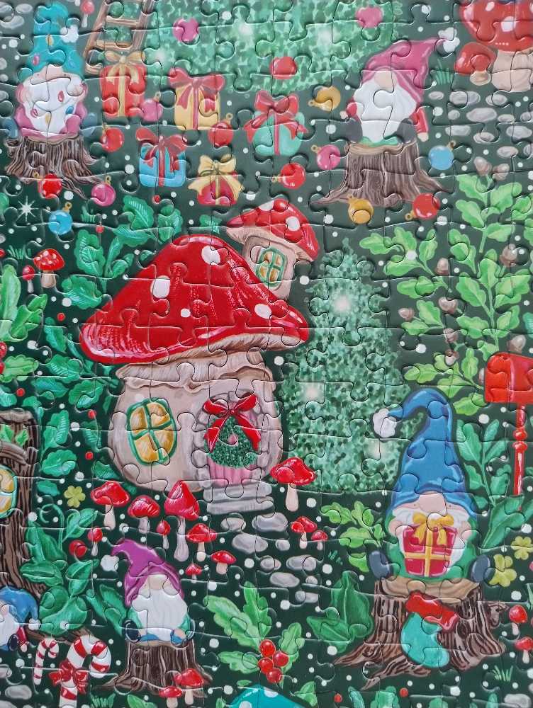 Christmas Village  - Gibsons puzzle collectible - Main Image 3