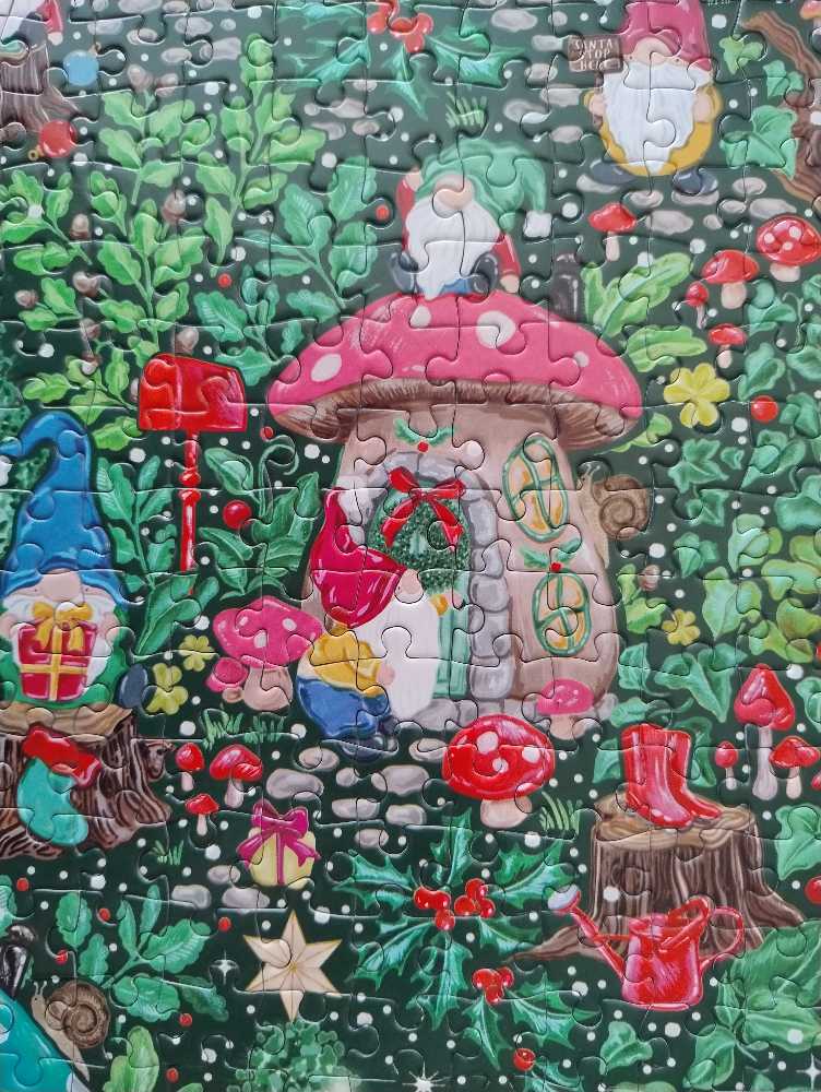 Christmas Village  - Gibsons puzzle collectible - Main Image 4