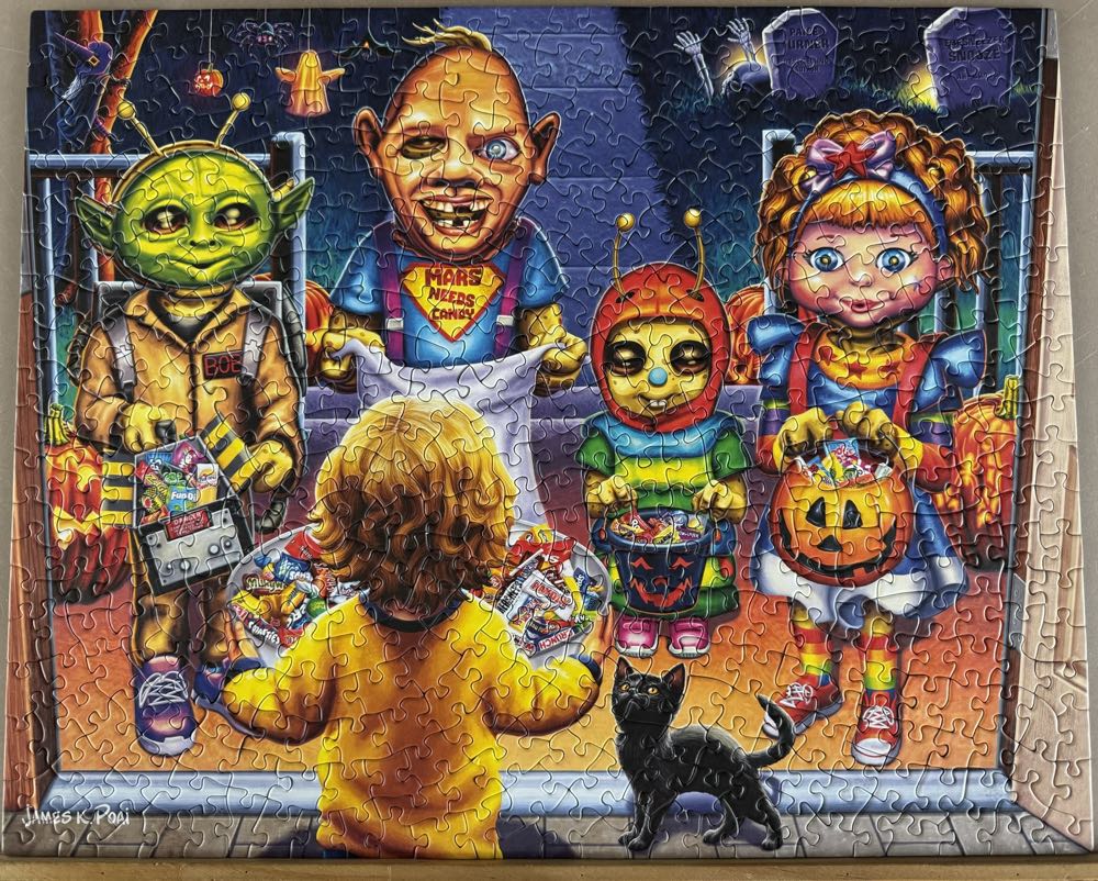 Alien Halloween✅🚫 - Boardwalk Puzzle Company puzzle collectible - Main Image 3