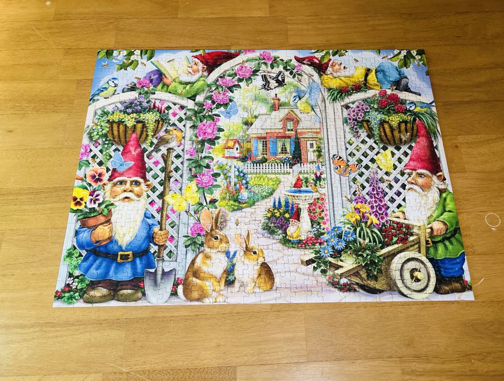 Springing Up Gnomes (📫Ada Hooge Kroeze €5,00) - Vermont Christmas Company puzzle collectible [Barcode 819273023094] - Main Image 2