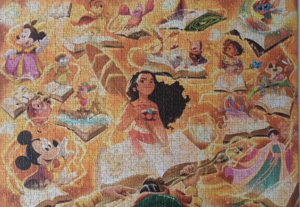 Lorcana - Glimmers of the Realm: Amber - Ravensburger puzzle collectible [Barcode 4005555016212] - Main Image 3