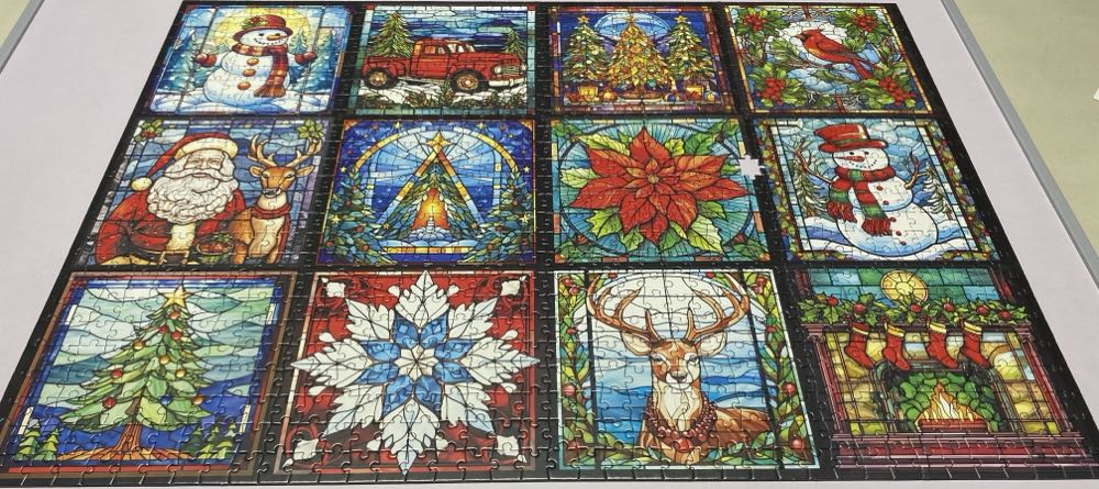 Holiday Stained Glass - Kodak puzzle collectible [Barcode 4895145440776] - Main Image 2