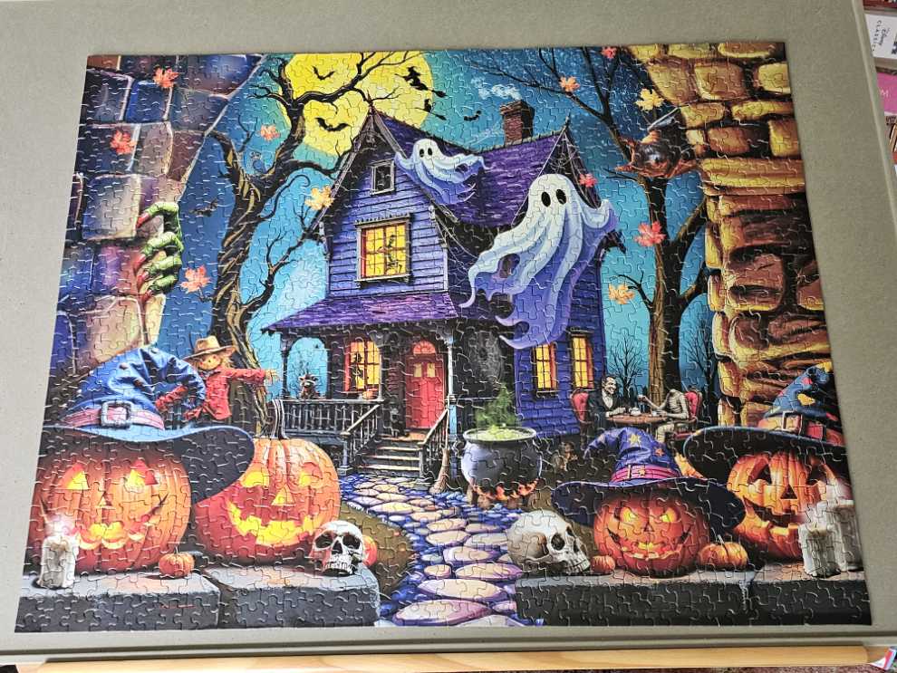 Haunted Halloween Party - Springbok puzzle collectible [Barcode 091683112982] - Main Image 3