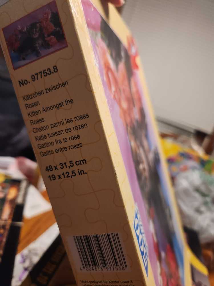 Kitten Amongst The Roses - F X Schmid puzzle collectible [Barcode 4004618977538] - Main Image 3